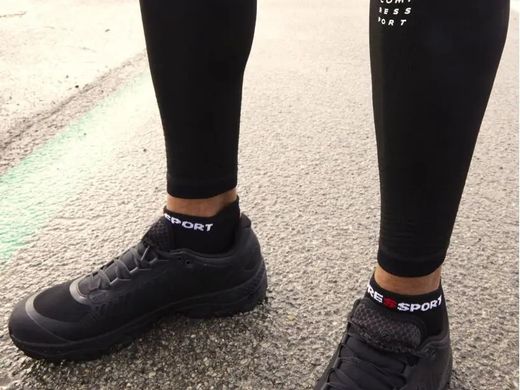 Шкарпетки Compressport Pro Racing Socks V4.0 Run Low, Black/Red, T1 (XU00047B 906 0T1) XU00047B 906 0T1 фото