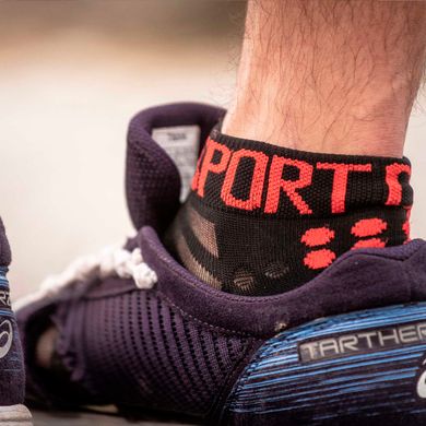 Шкарпетки Compressport Pro Racing Socks V3.0 Ultralight Run Low, Black/Red, T2 (XU00003B 906 0T2) XU00003B 906 0T2 фото