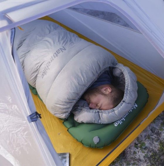 Килимок надувний з подушкою з помпою для надування Naturehike зелений CNK2300DZ0001