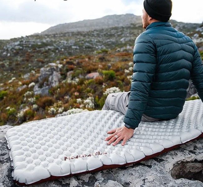 Надувний килимок Naturehike R Value: 5,8  розмір: 183 х 58 х 8 см світло-сірий CNH22DZ016