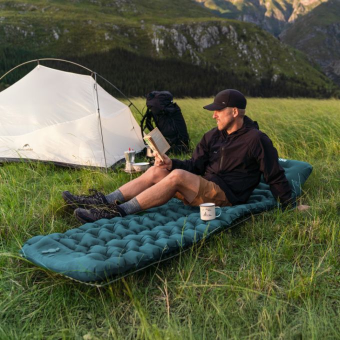 Надувний килимок Naturehike із вбудованою помпою, синій CNK2550WS019