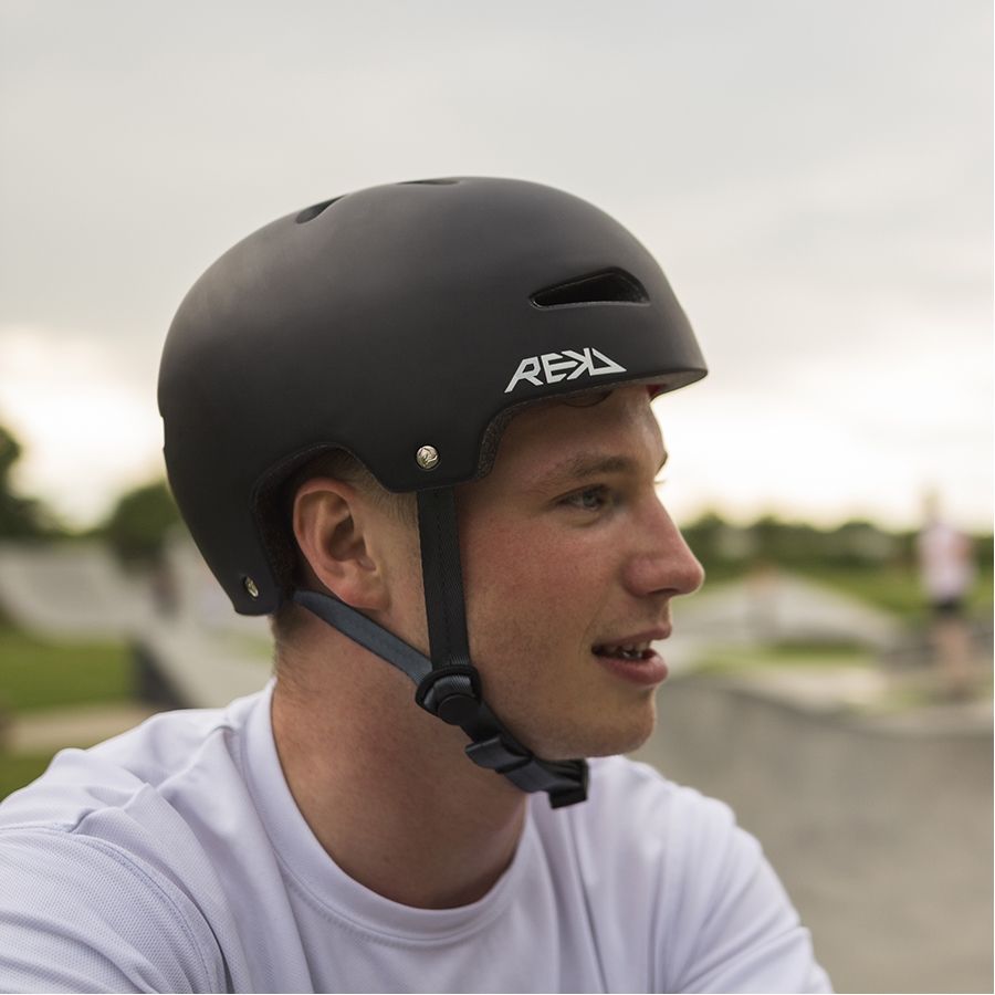 REKD шлем Ultralite In-Mold Helmet black 53-56